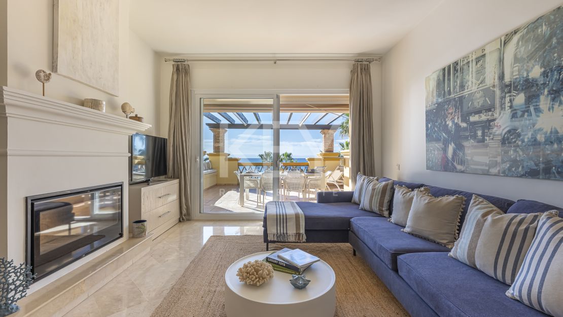 Exquisite frontline beach apartment in Río Real, Marbella