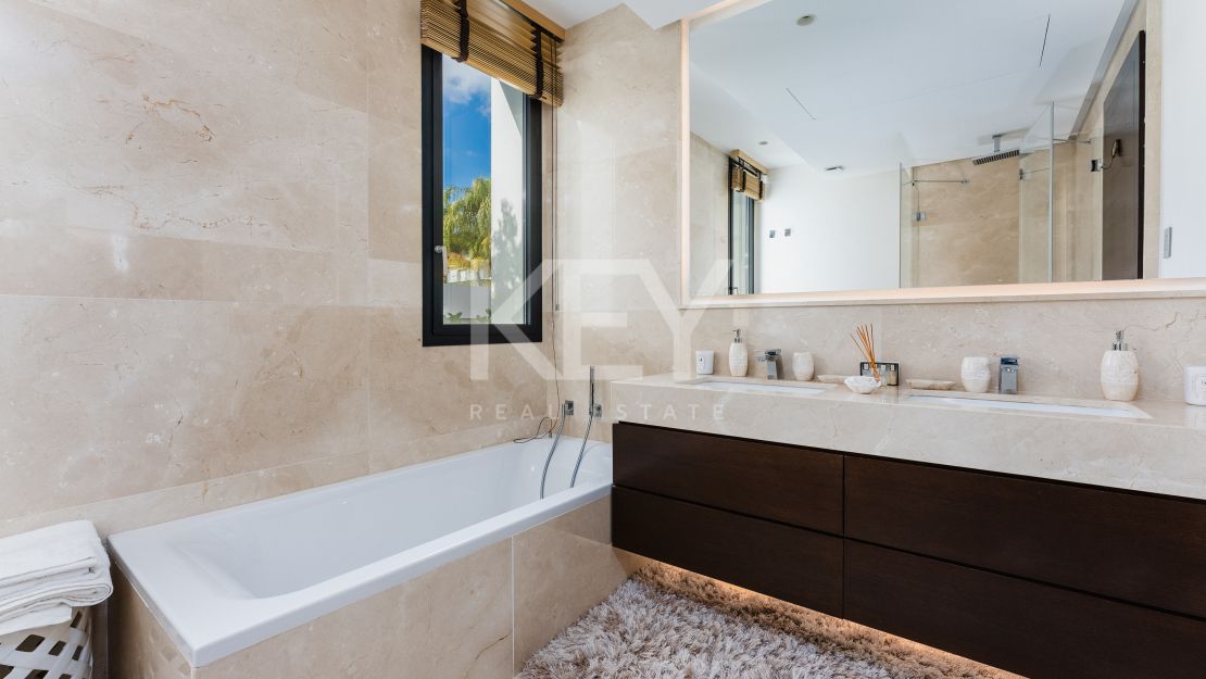 Элегантный дуплекс на первом этаже в La Reserva de Sierra Blanca, Марбелья