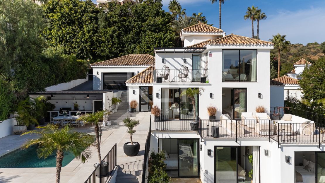 Villa contemporánea con vistas panorámicas en Los Naranjos Hill Club, Nueva Andalucía