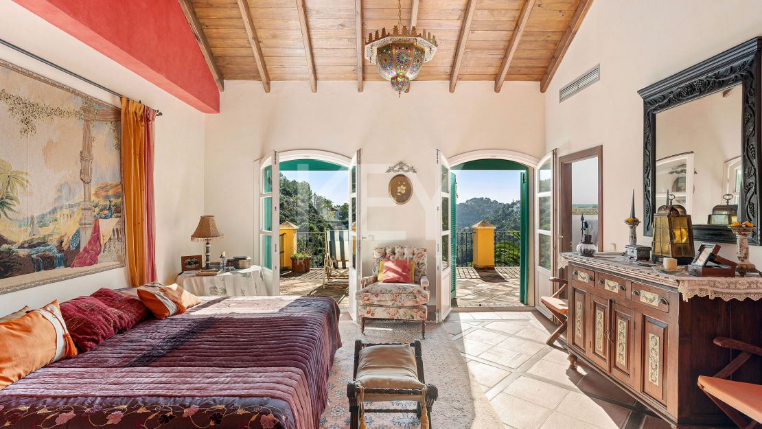 Exquisite Andalusian villa with modern elegance in El Madroñal, Benahavís