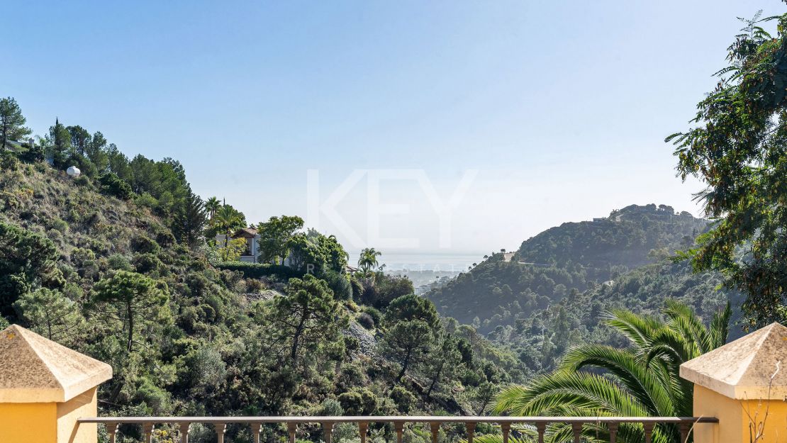 Exquisite Andalusian villa with modern elegance in El Madroñal, Benahavís