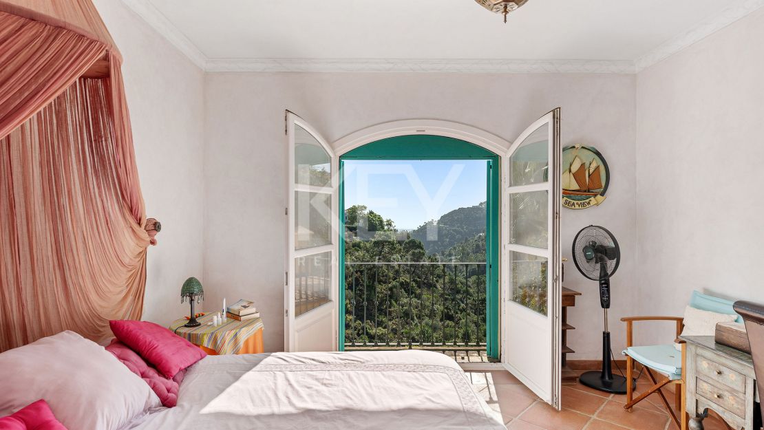 Exquisite Andalusian villa with modern elegance in El Madroñal, Benahavís