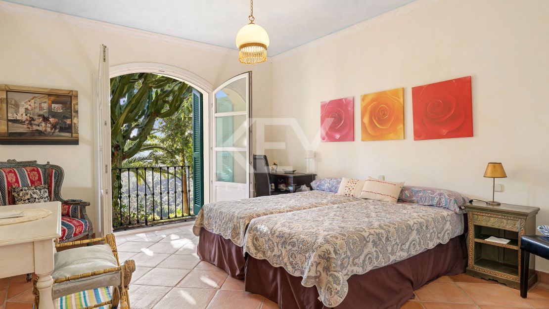 Exquisite Andalusian villa with modern elegance in El Madroñal, Benahavís