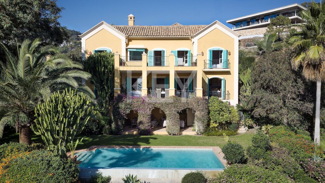 Exquisite Andalusian villa with modern elegance in El Madroñal, Benahavís