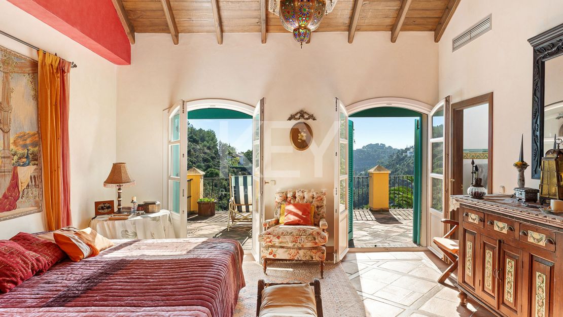 Exquisite Andalusian villa with modern elegance in El Madroñal, Benahavís