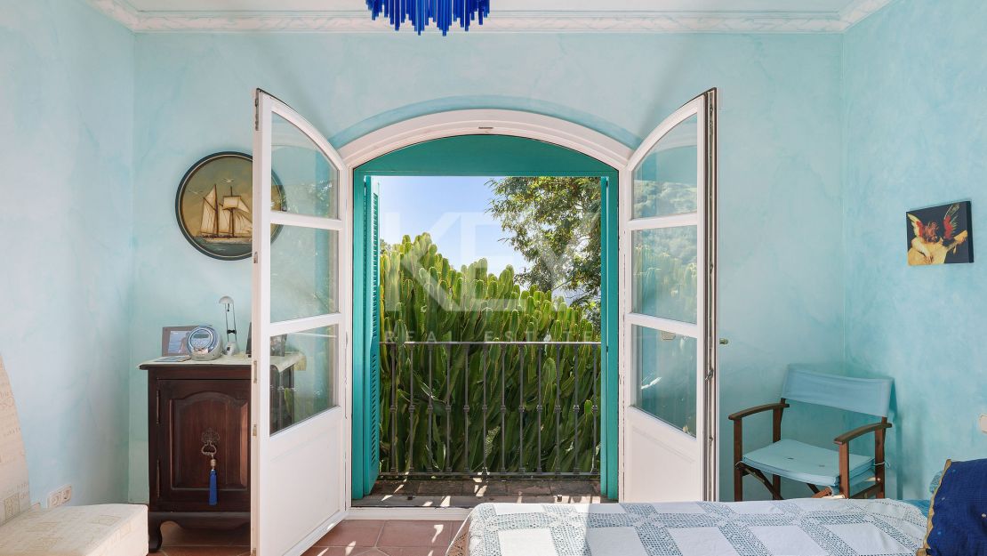 Exquisite Andalusian villa with modern elegance in El Madroñal, Benahavís