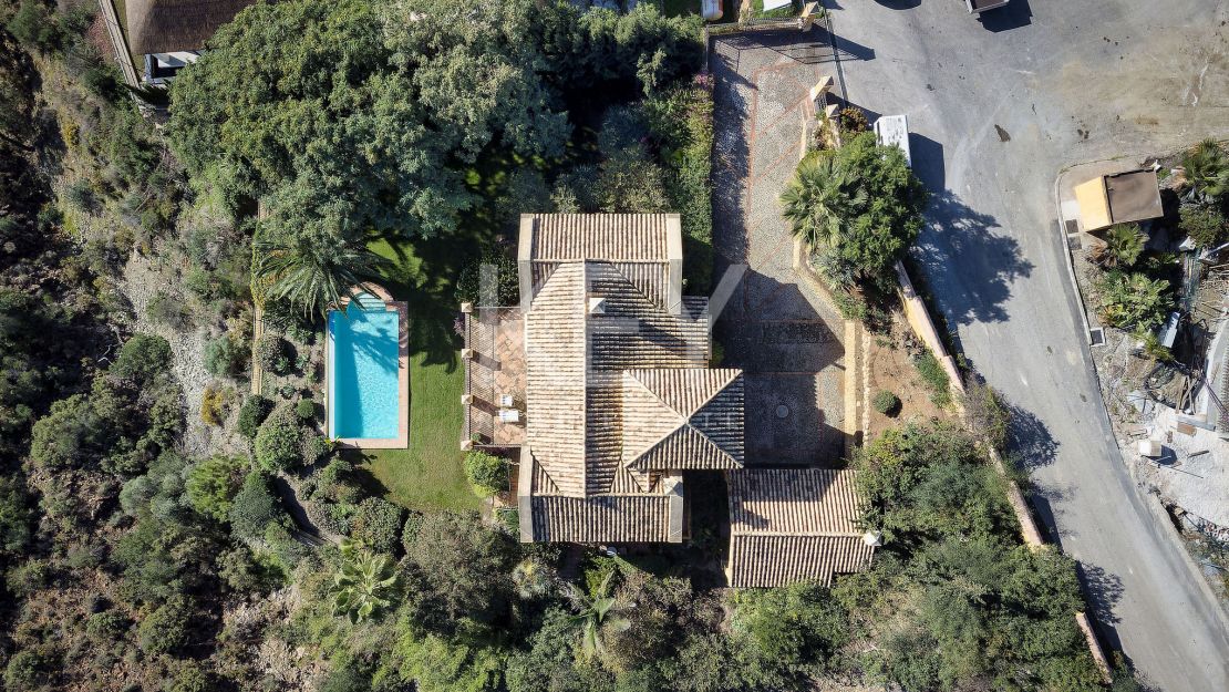 Exquisite Andalusian villa with modern elegance in El Madroñal, Benahavís