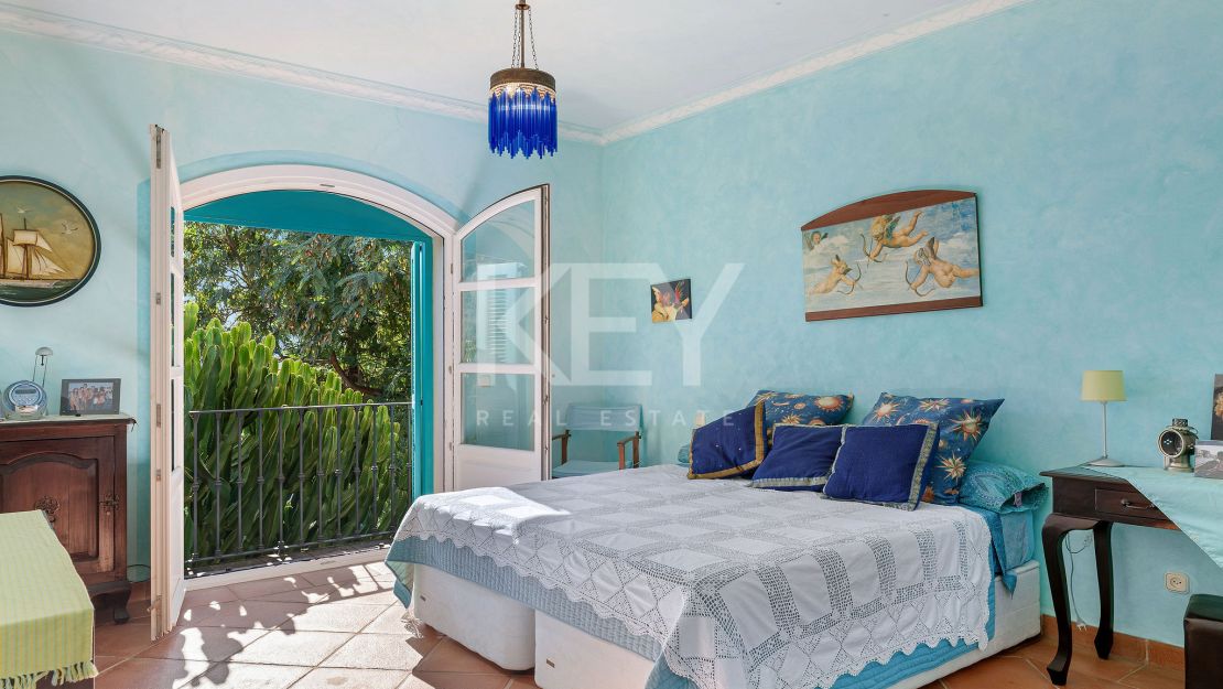 Exquisite Andalusian villa with modern elegance in El Madroñal, Benahavís