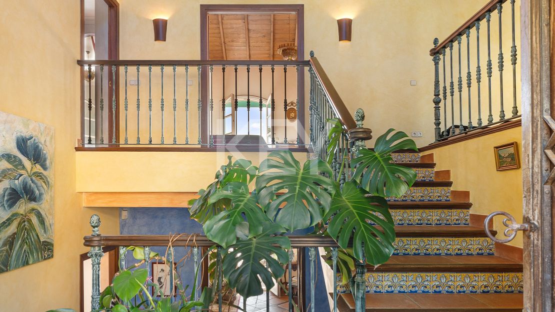 Exquisite Andalusian villa with modern elegance in El Madroñal, Benahavís