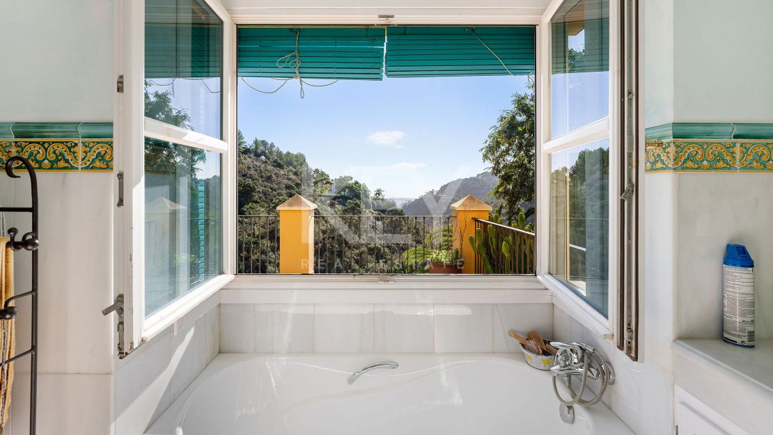 Exquisite Andalusian villa with modern elegance in El Madroñal, Benahavís