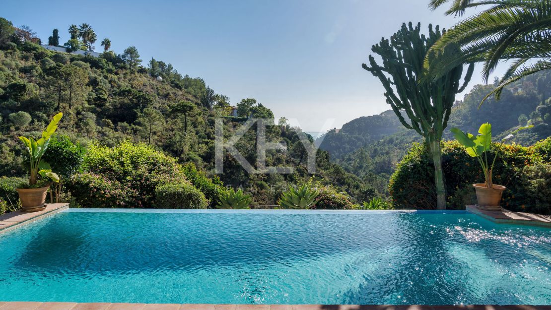 Exquisite Andalusian villa with modern elegance in El Madroñal, Benahavís