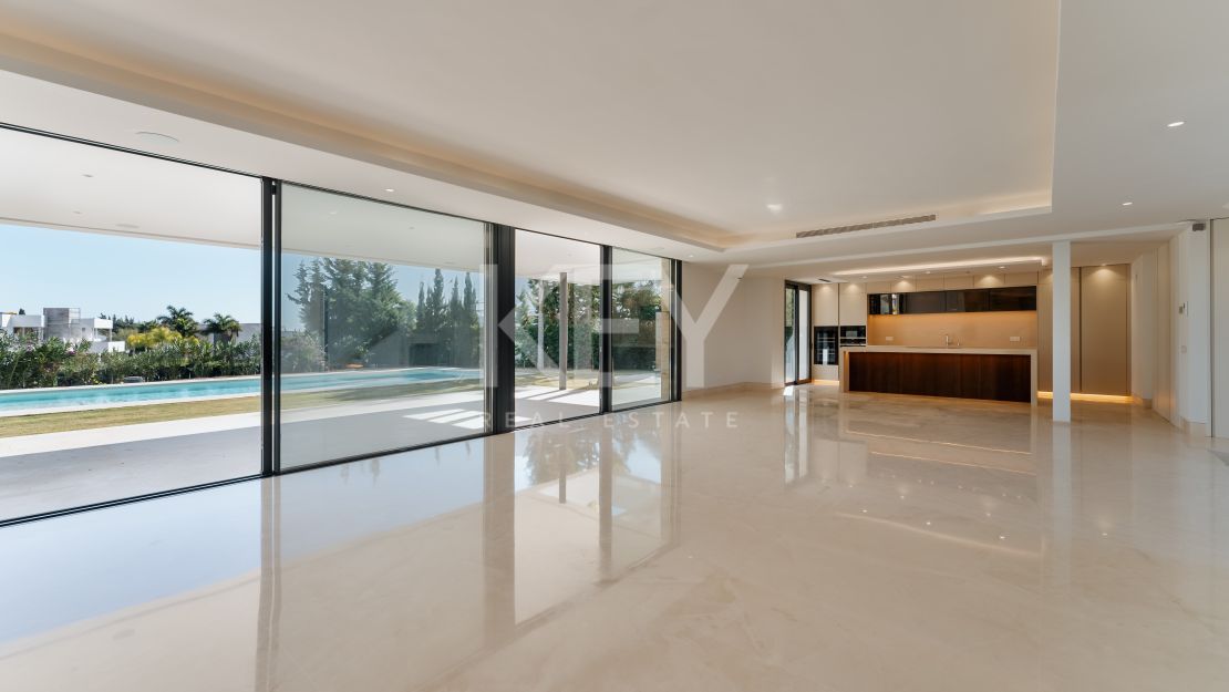 Роскошная современная вилла с панорамным видом на Золотую Милию Марбельи