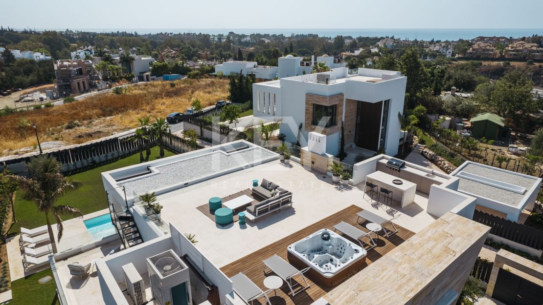 Современный шедевр с панорамным видом на море и горы на Золотой Миле Марбельи