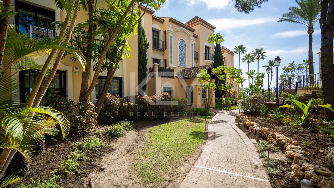 Роскошный пентхаус с панорамным видом на море и горы в Ла Кинта, Бенахавис