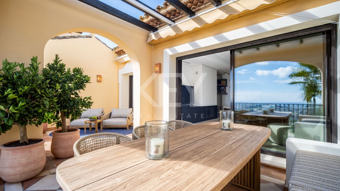 Роскошный пентхаус с панорамным видом на море и горы в Ла Кинта, Бенахавис