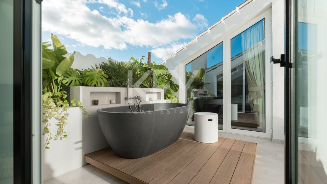 Красивый двухуровневый пентхаус в самом сердце Новой Андалусии