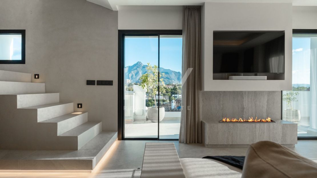 Красивый двухуровневый пентхаус в самом сердце Новой Андалусии