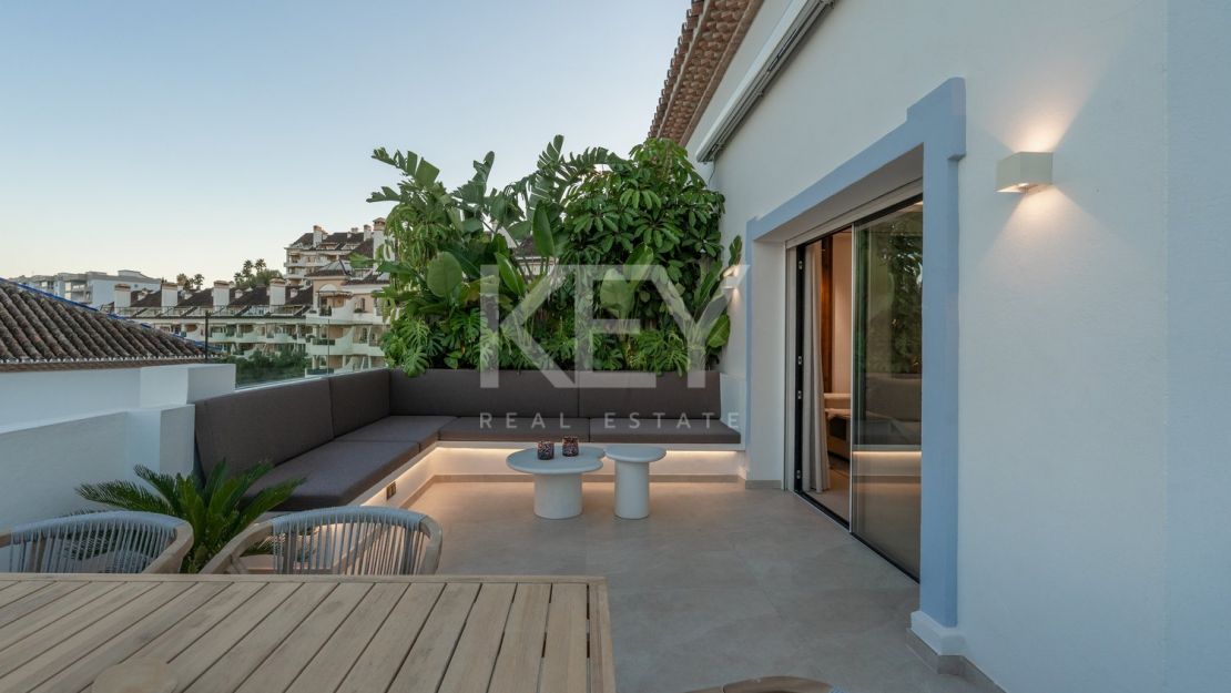 Красивый двухуровневый пентхаус в самом сердце Новой Андалусии