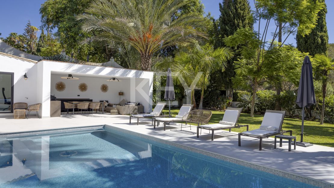 5 bedroom villa in El Paraiso Alto, Estepona