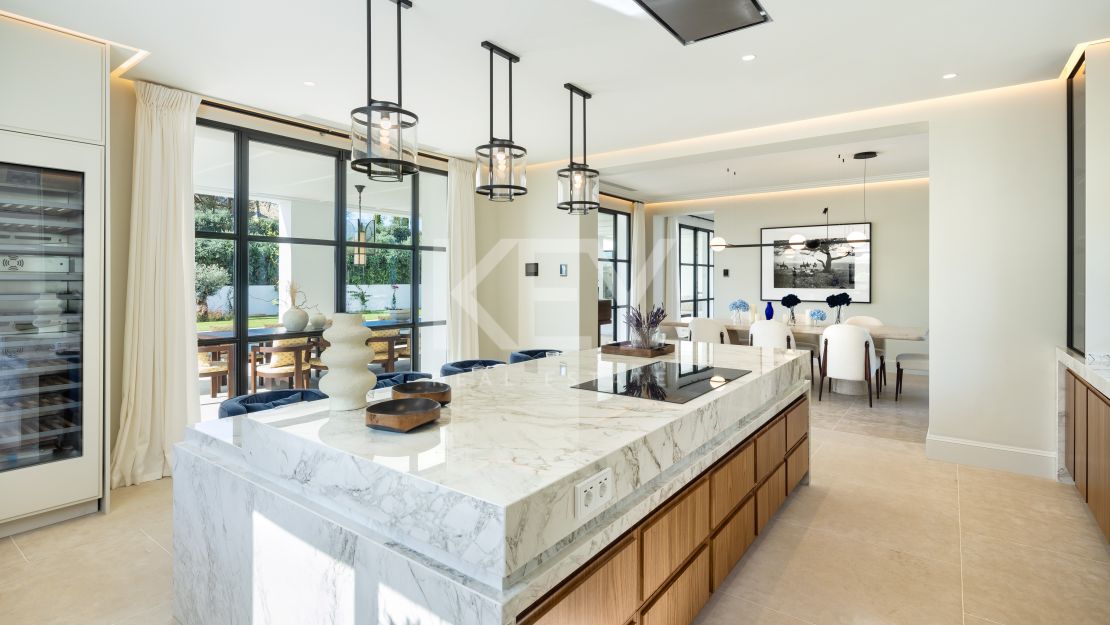 Роскошная вилла с 6 спальнями в Каскада-де-Камохан, Золотая Миля Марбельи