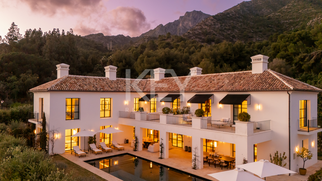 Роскошная вилла с 6 спальнями в Каскада-де-Камохан, Золотая Миля Марбельи