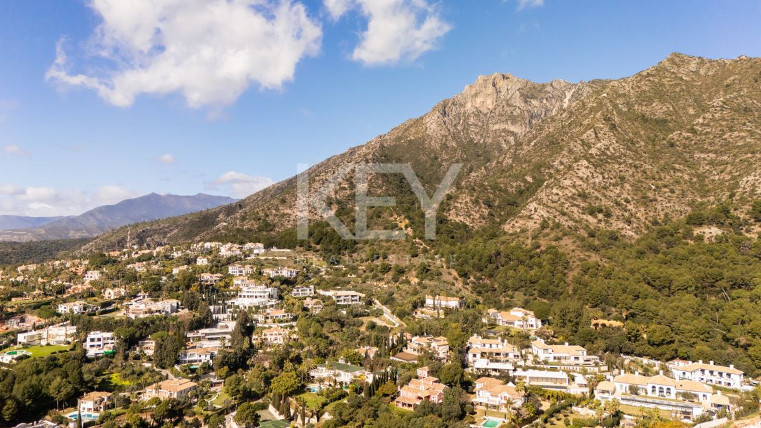 Роскошная вилла с 6 спальнями в Каскада-де-Камохан, Золотая Миля Марбельи