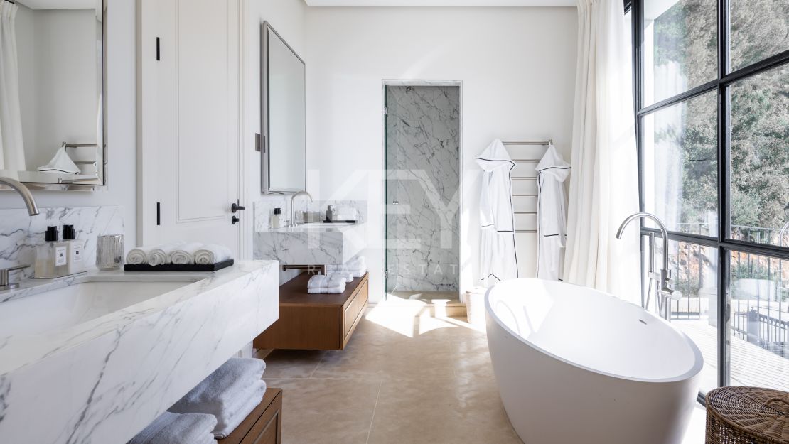 Роскошная вилла с 6 спальнями в Каскада-де-Камохан, Золотая Миля Марбельи