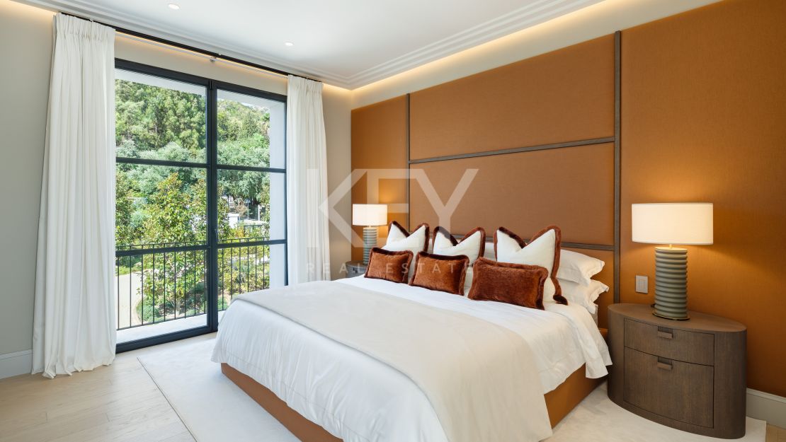 Роскошная вилла с 6 спальнями в Каскада-де-Камохан, Золотая Миля Марбельи