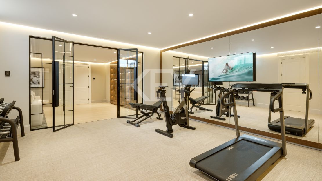 Роскошная вилла с 6 спальнями в Каскада-де-Камохан, Золотая Миля Марбельи