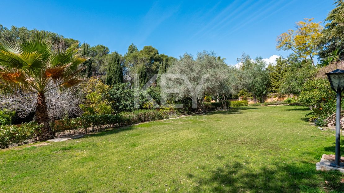 4-комнатная вилла в андалузском стиле в Эль Параисо Медио, Эстепона