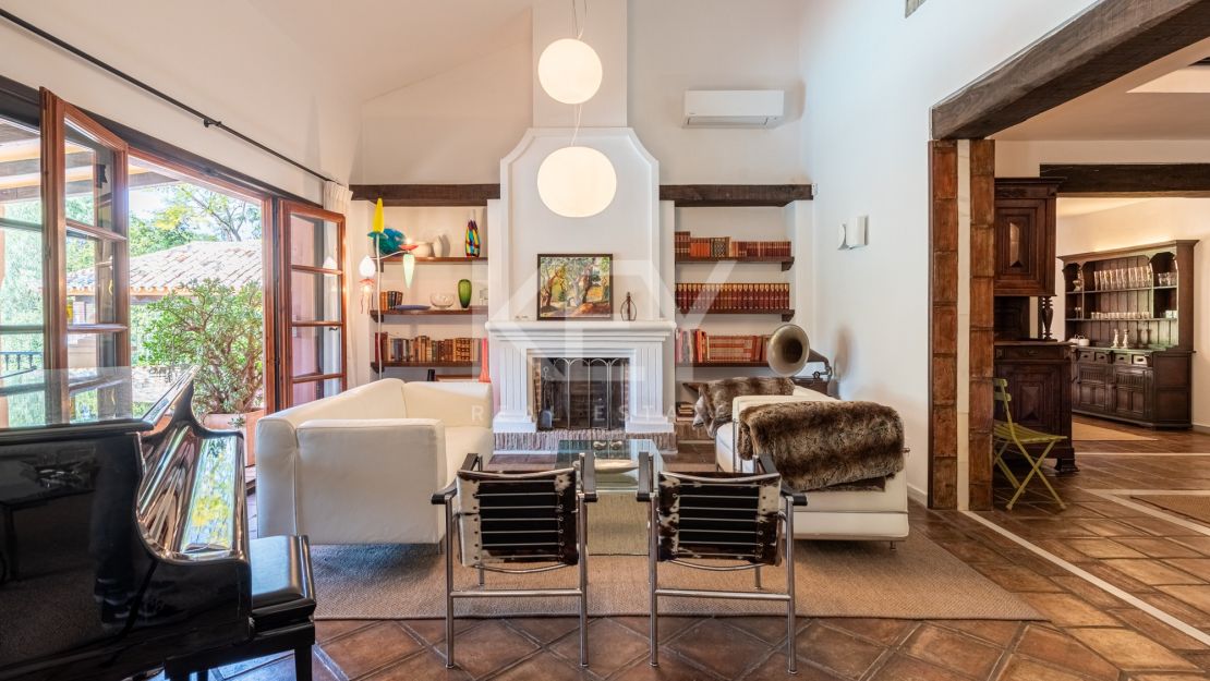 4-комнатная вилла в андалузском стиле в Эль Параисо Медио, Эстепона