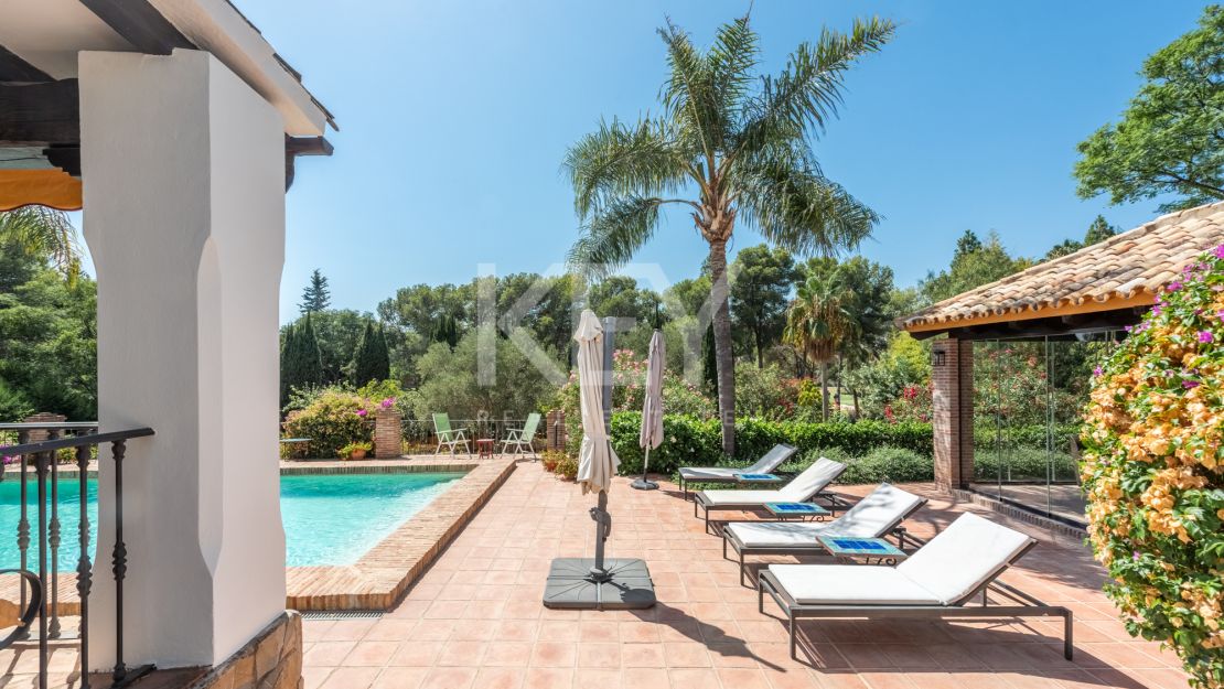 4-комнатная вилла в андалузском стиле в Эль Параисо Медио, Эстепона