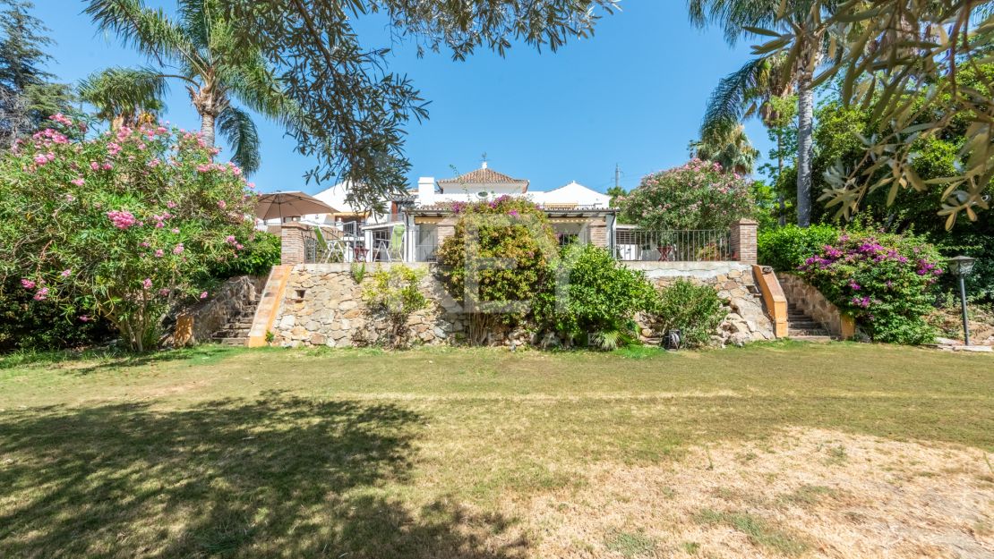 4-комнатная вилла в андалузском стиле в Эль Параисо Медио, Эстепона