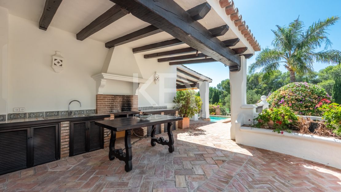 4-комнатная вилла в андалузском стиле в Эль Параисо Медио, Эстепона