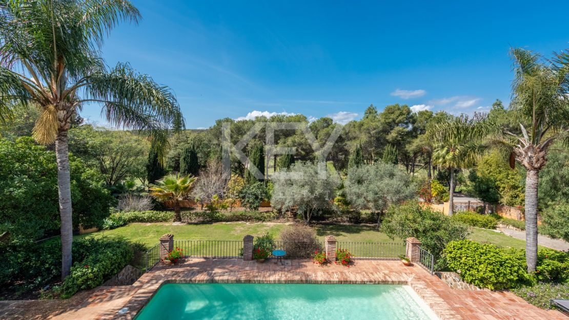 4-комнатная вилла в андалузском стиле в Эль Параисо Медио, Эстепона