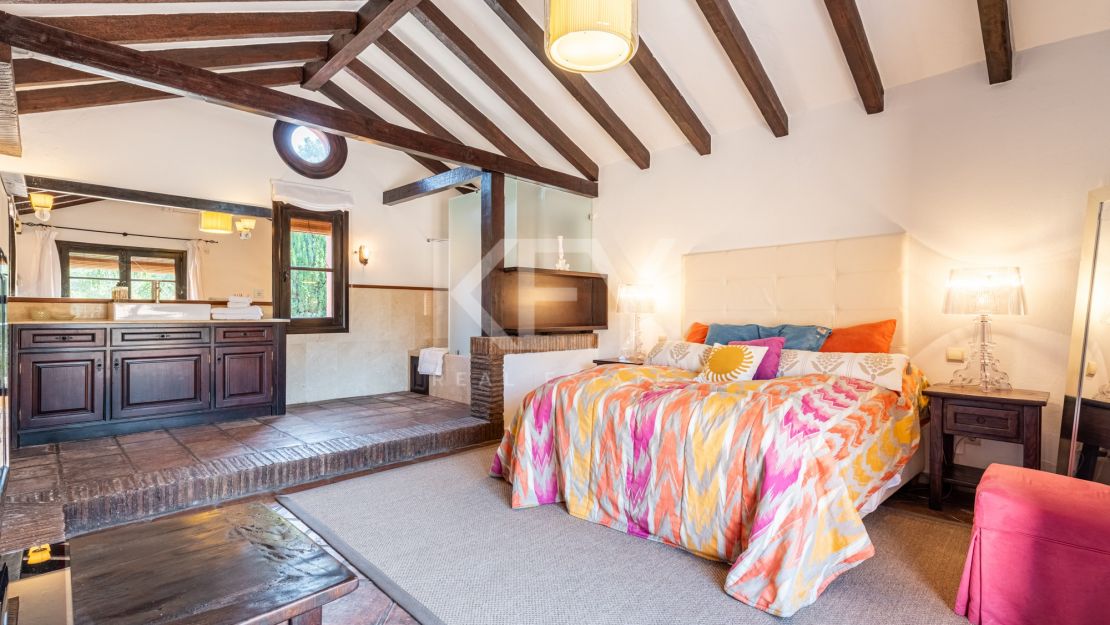 4-комнатная вилла в андалузском стиле в Эль Параисо Медио, Эстепона