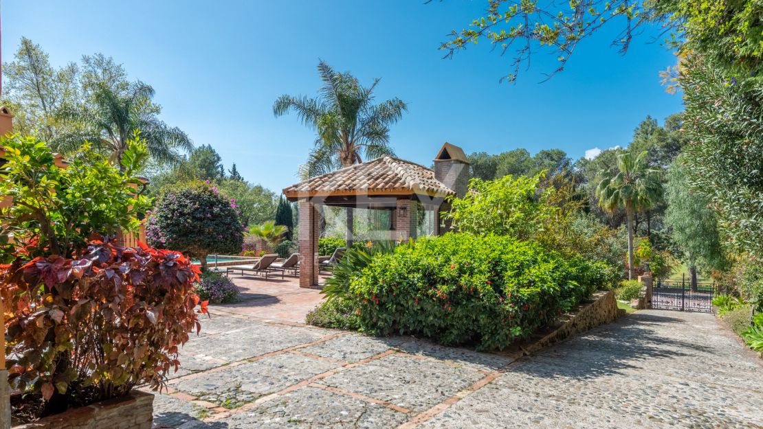 4-комнатная вилла в андалузском стиле в Эль Параисо Медио, Эстепона