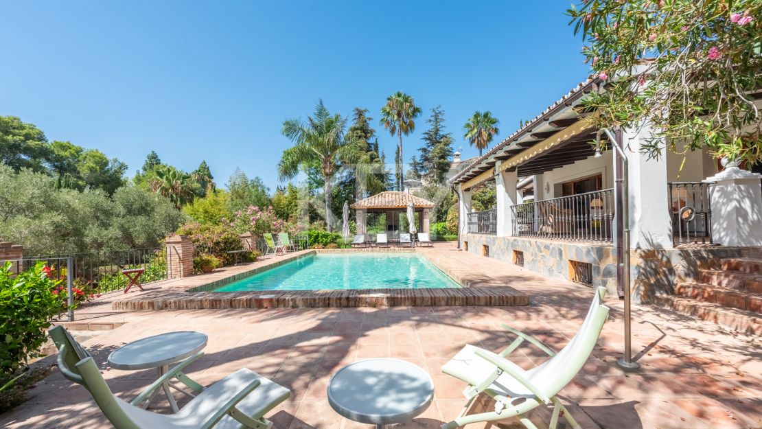 4-комнатная вилла в андалузском стиле в Эль Параисо Медио, Эстепона