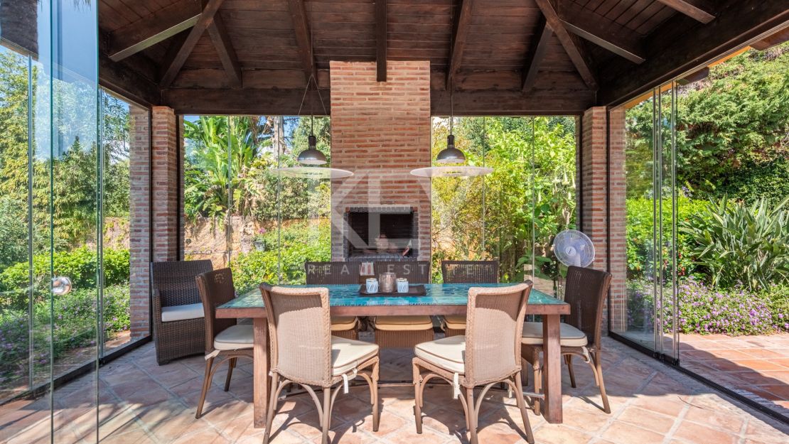 4-комнатная вилла в андалузском стиле в Эль Параисо Медио, Эстепона