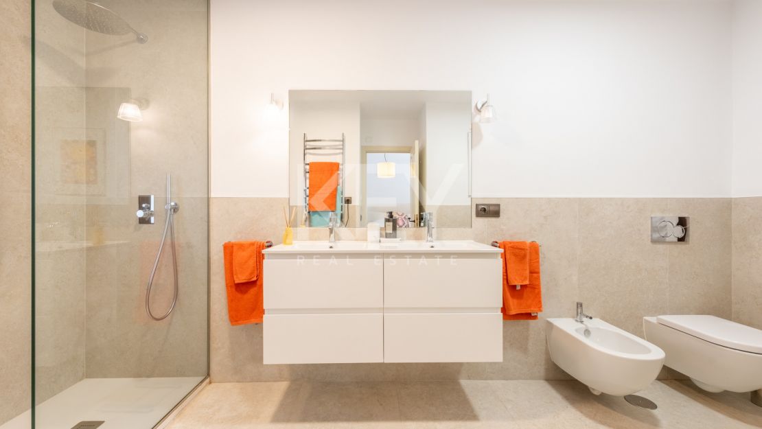 4-комнатная вилла в андалузском стиле в Эль Параисо Медио, Эстепона