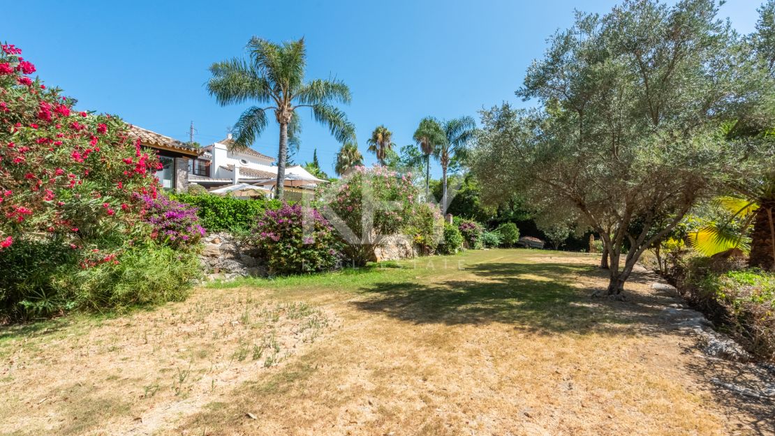 4-комнатная вилла в андалузском стиле в Эль Параисо Медио, Эстепона