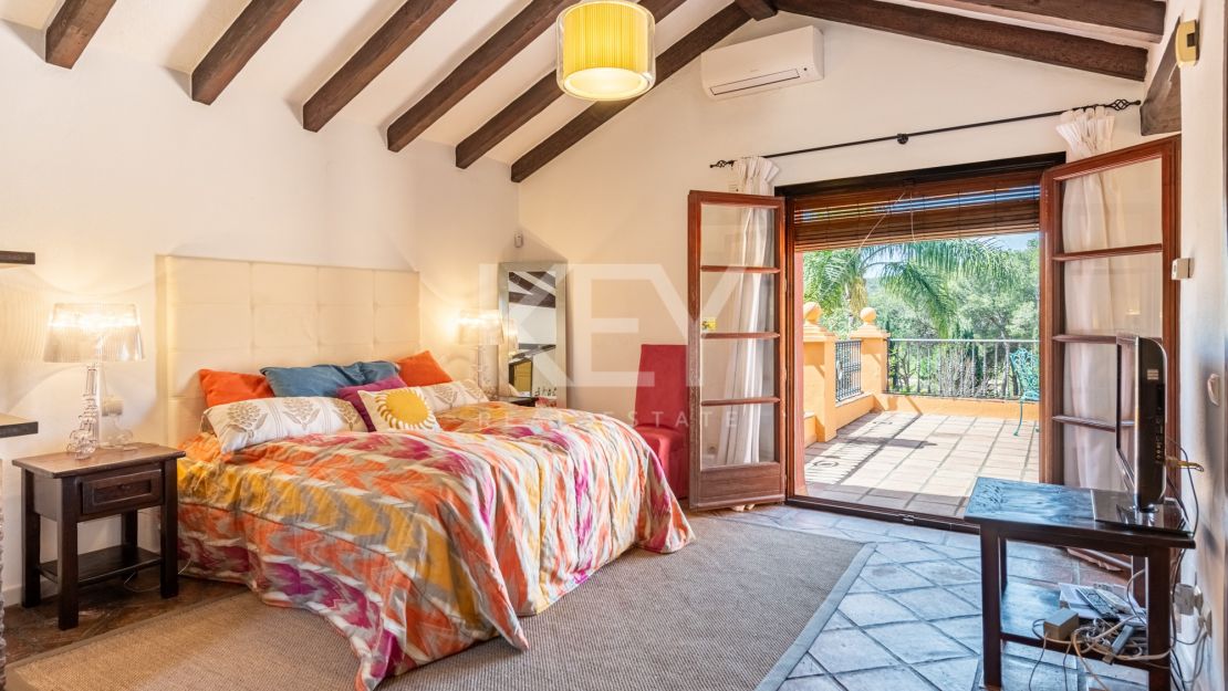 4-комнатная вилла в андалузском стиле в Эль Параисо Медио, Эстепона