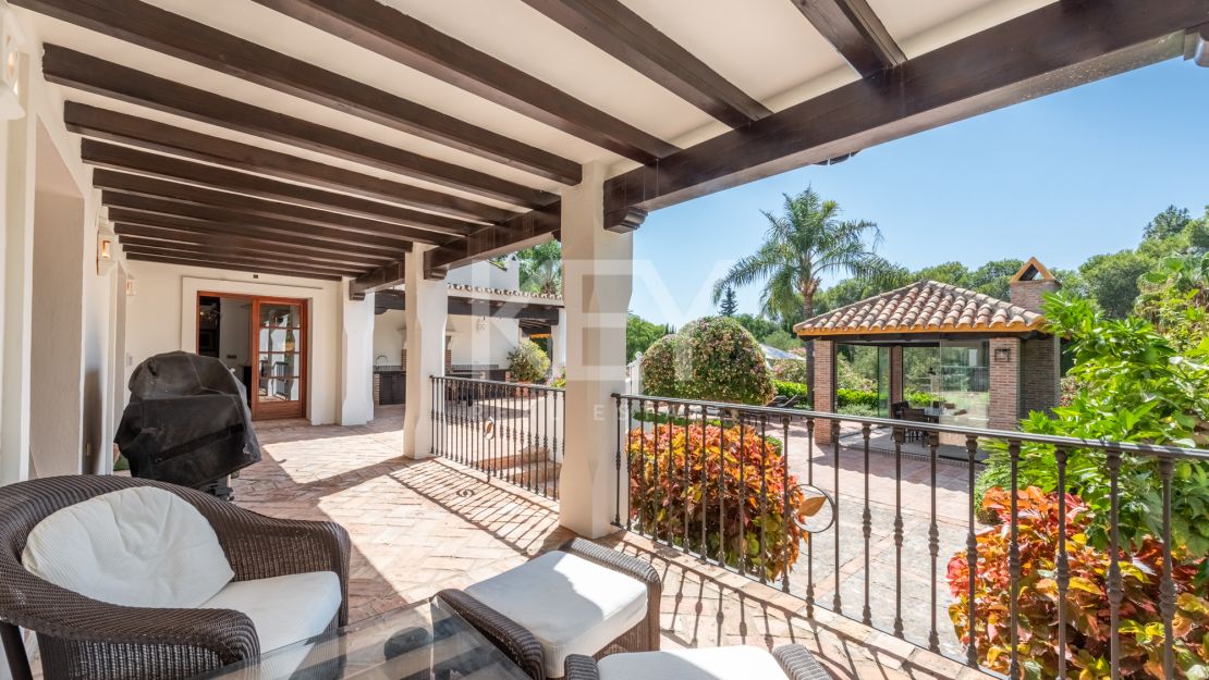 4-комнатная вилла в андалузском стиле в Эль Параисо Медио, Эстепона