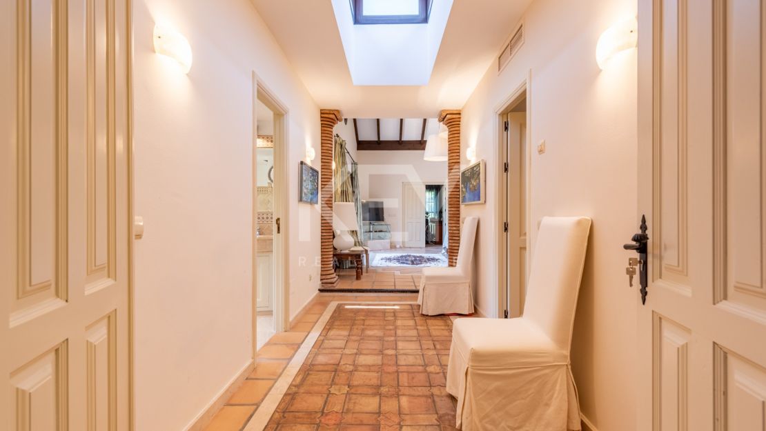 4-комнатная вилла в андалузском стиле в Эль Параисо Медио, Эстепона