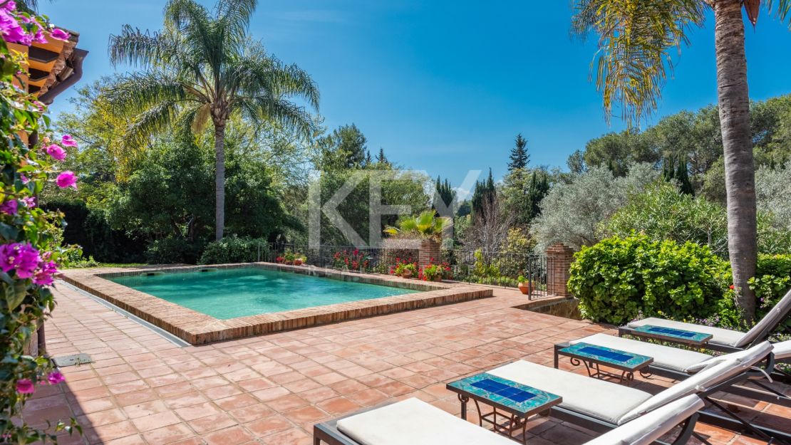 4-комнатная вилла в андалузском стиле в Эль Параисо Медио, Эстепона