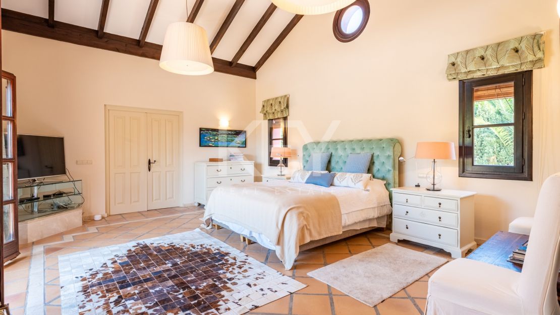 4-комнатная вилла в андалузском стиле в Эль Параисо Медио, Эстепона