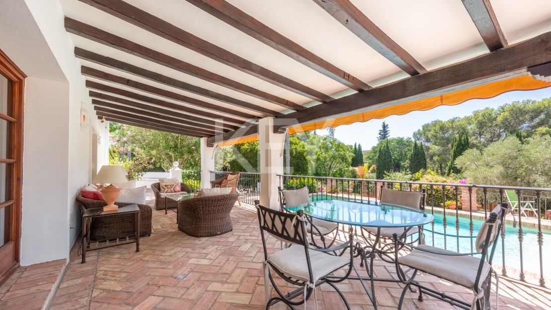 4-комнатная вилла в андалузском стиле в Эль Параисо Медио, Эстепона