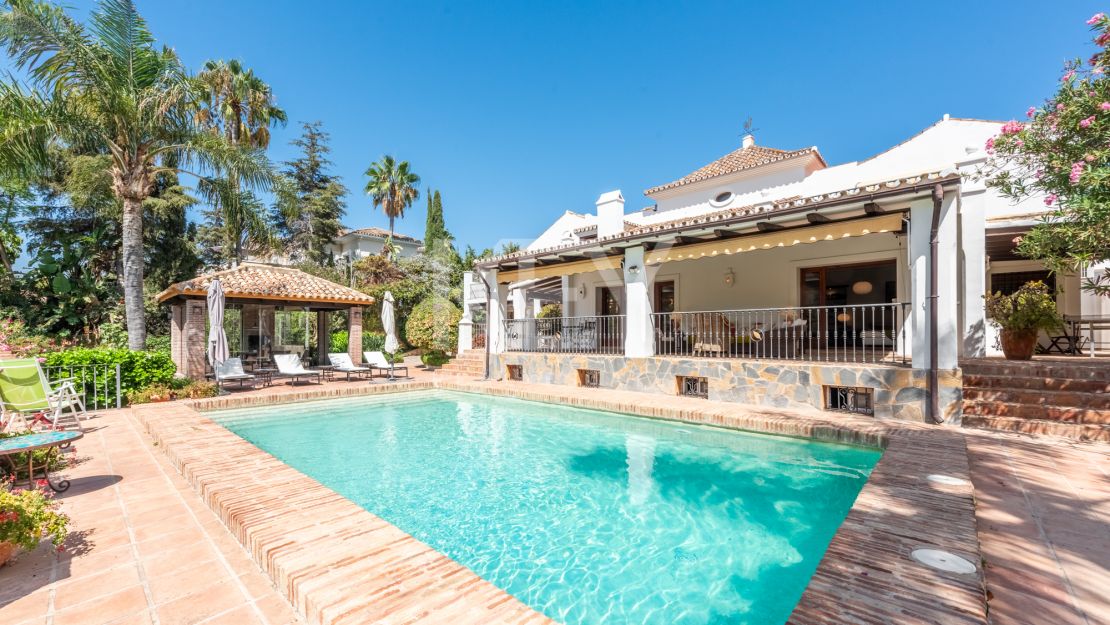 4 bedroom Andalusian style villa in El Paraiso Medio, Estepona