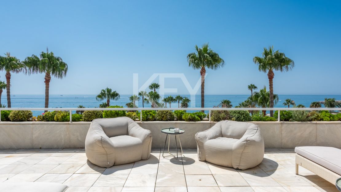 Ático dúplex de 3 dormitorios en Puerto Banús, Marbella