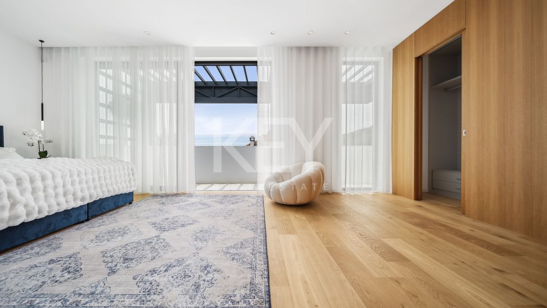 A pasos del mar, villa de estilo moderno en Marbesa, Este de Marbella